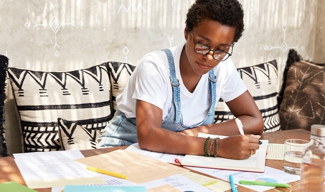 Préparer efficacement les examens : guide pour les parents
